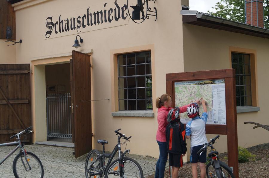 Infotafel Radoruten vor der Alten Schmiede in Rammenau