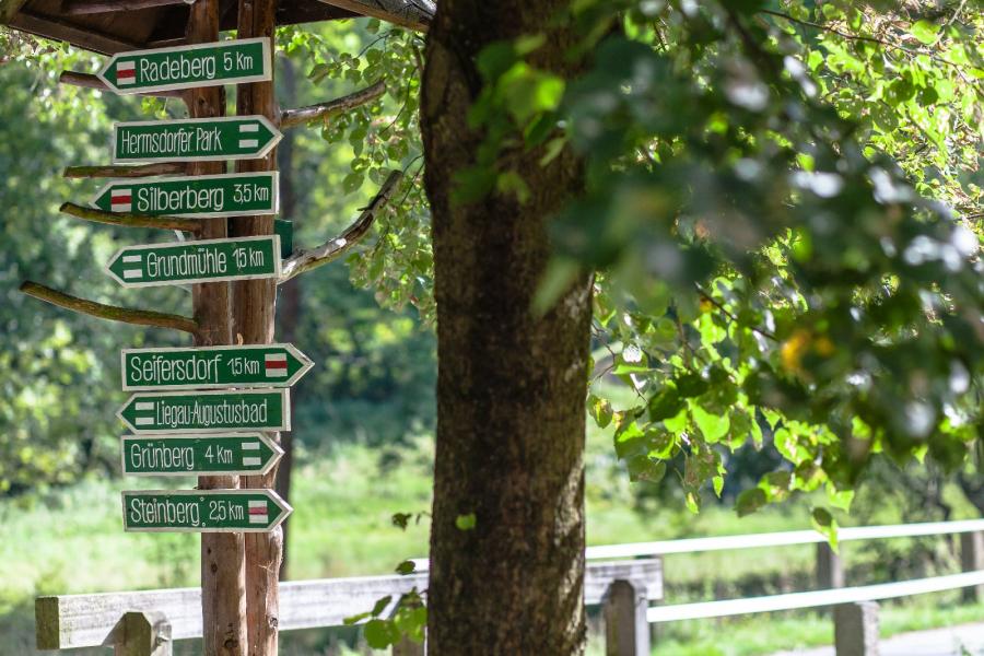 Wanderwegweiser im Seifersdorfer Tal